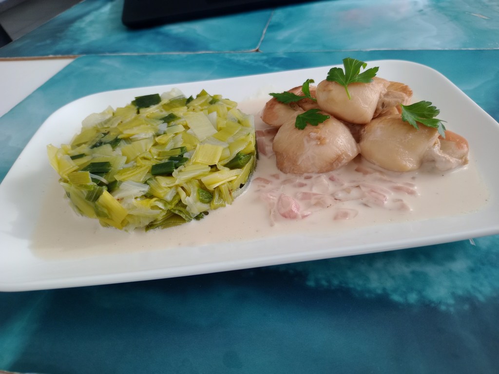 Noix de Saint Jacques à la crème et poireaux. Index (IG) glycémique bas, sans gluten 