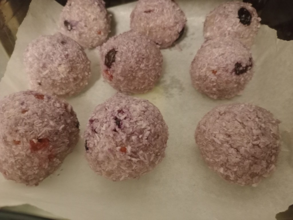 Rochers de noix de coco aux fruits rouges. IG bas.